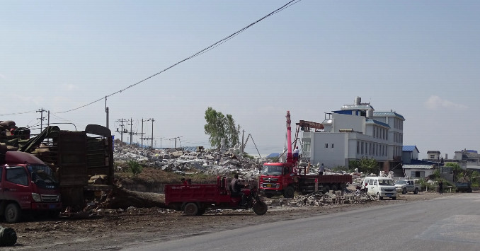 云南省石林縣國土局拆臨拆違，大多數違建戶從事石材、石雕、木材加工廠