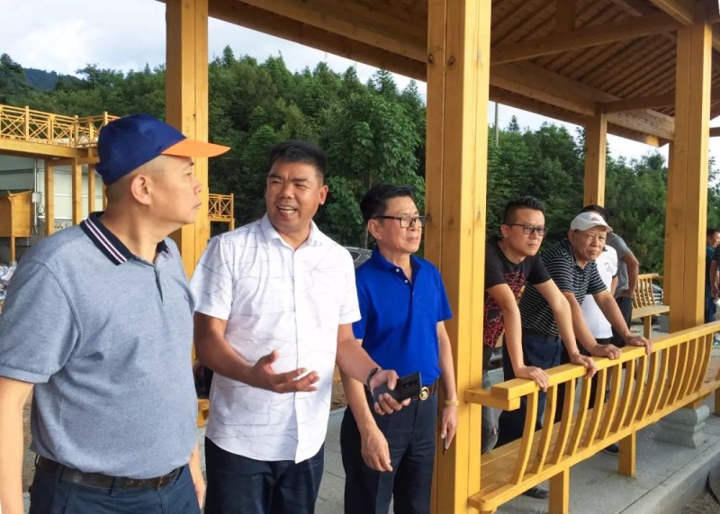 南安石材協會一行人參觀福建富強石材礦區