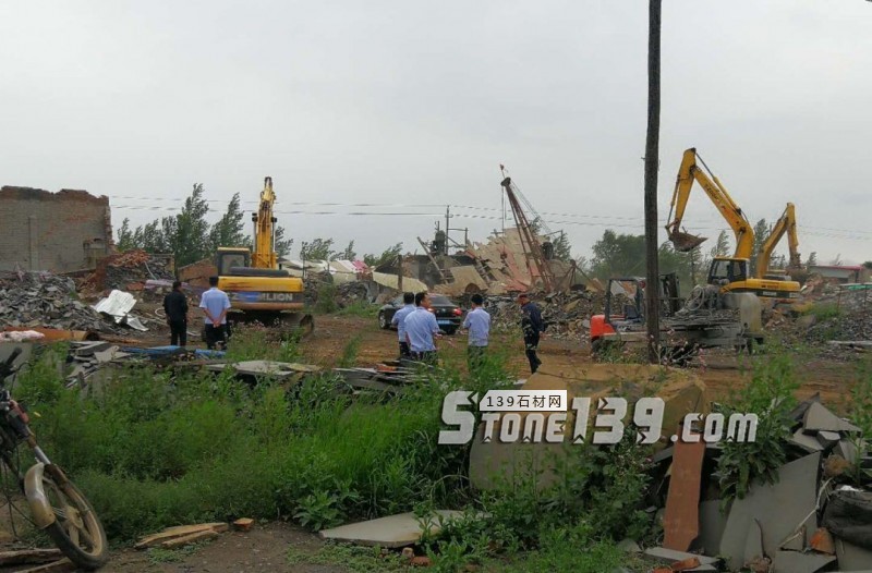 內(nèi)蒙古黃茂營(yíng)(蒙古黑產(chǎn)地)拆除石材生產(chǎn)企業(yè)64家、93臺(tái)鋸