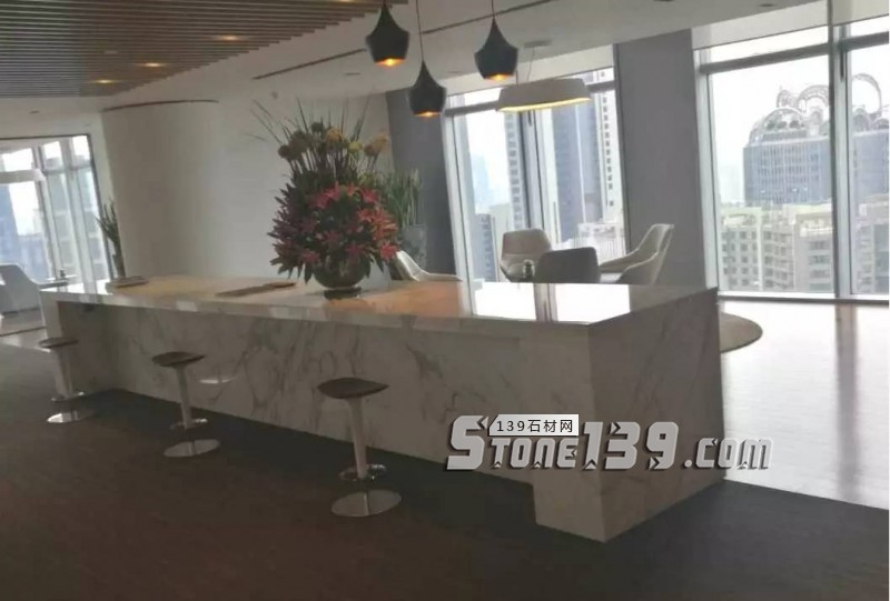 雪花白大理石經(jīng)典裝飾設(shè)計(jì)案例-感受奢華紋理之美