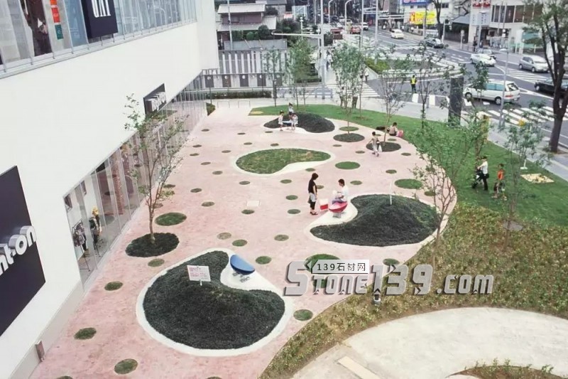 創意景觀設計,石材嵌草鋪裝惹人醉