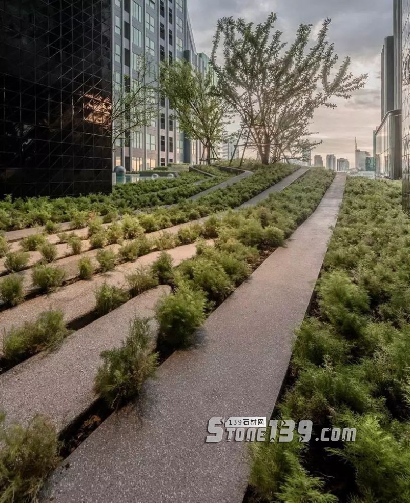 創意景觀設計,石材嵌草鋪裝惹人醉