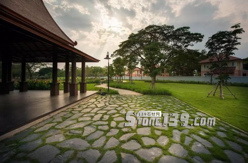 創意景觀設計,石材嵌草鋪裝惹人醉