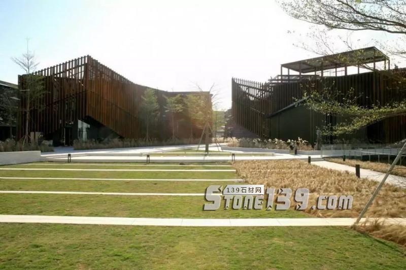 創意景觀設計,石材嵌草鋪裝惹人醉