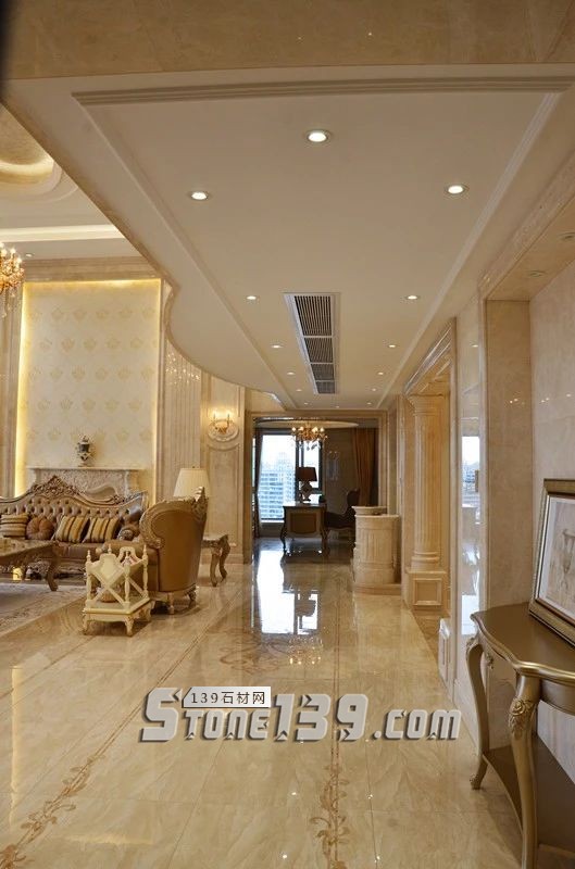 750㎡頂層復式公寓，大理石功不可沒