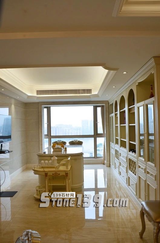 750㎡頂層復式公寓，大理石功不可沒