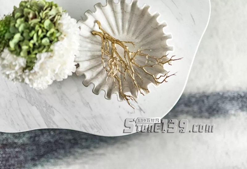 大理石與金屬搭配的裝飾 感受下自然現代風