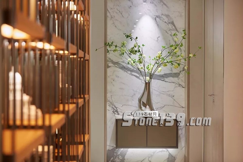 大理石與金屬搭配的裝飾 感受下自然現代風