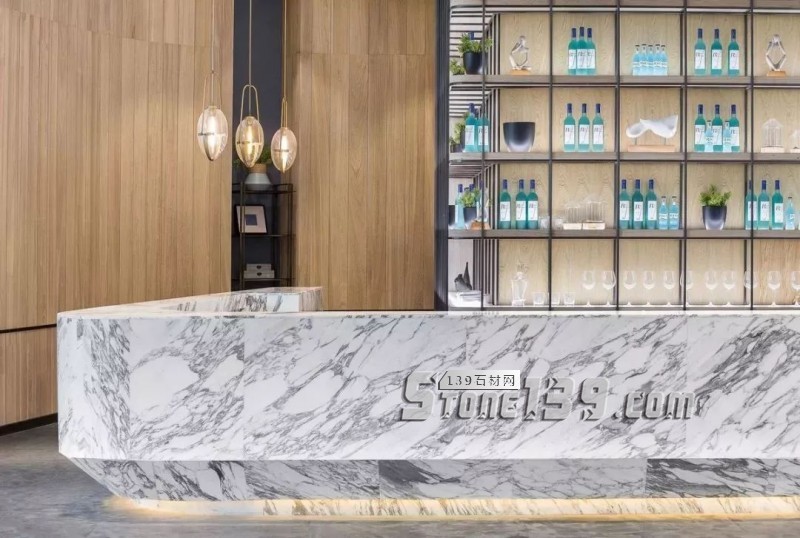 大理石與金屬搭配的裝飾 感受下自然現代風