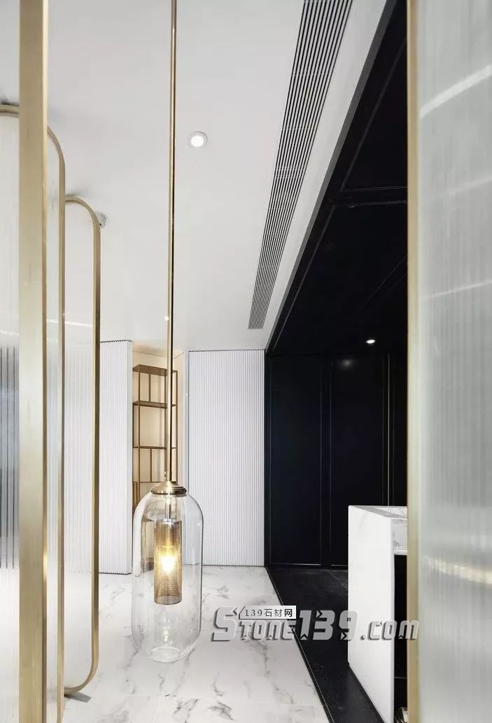 大理石與金屬搭配的裝飾 感受下自然現代風