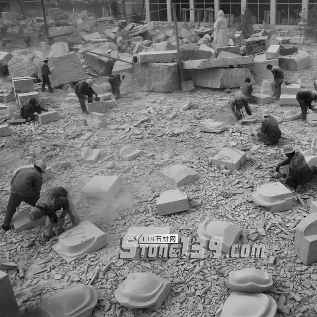 河北曲陽石雕工人工作現場照