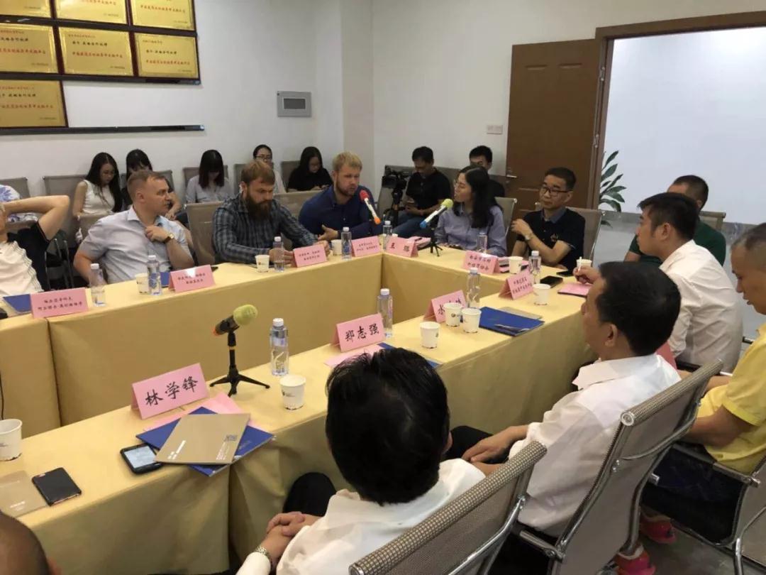 俄羅斯聯邦卡累利阿自治共和國代表團訪問福建水頭花崗巖采集平臺