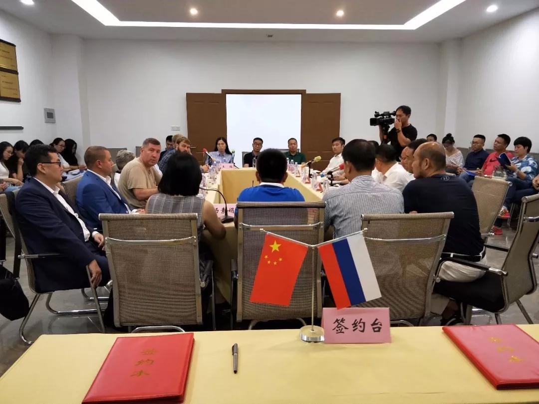 俄羅斯聯邦卡累利阿自治共和國代表團訪問福建水頭花崗巖采集平臺