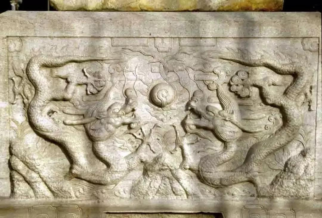 古老的石雕裝飾-皇家雕塑，歷史見證石頭上的滄桑和溫度