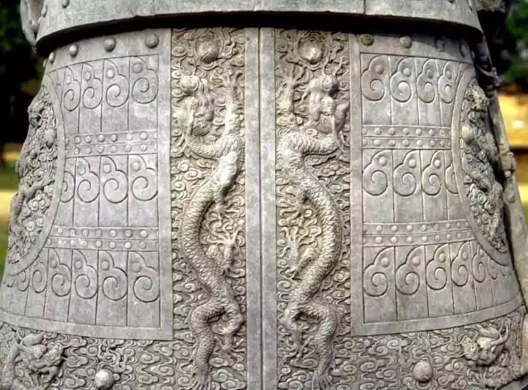古老的石雕裝飾-皇家雕塑，歷史見證石頭上的滄桑和溫度