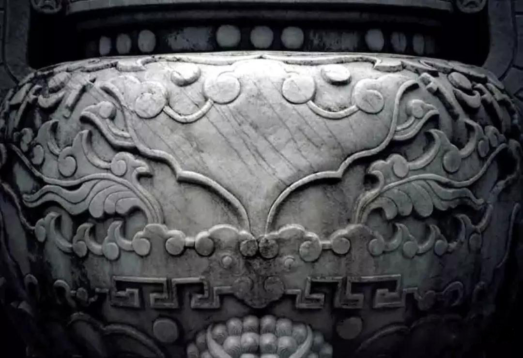 古老的石雕裝飾-皇家雕塑，歷史見證石頭上的滄桑和溫度