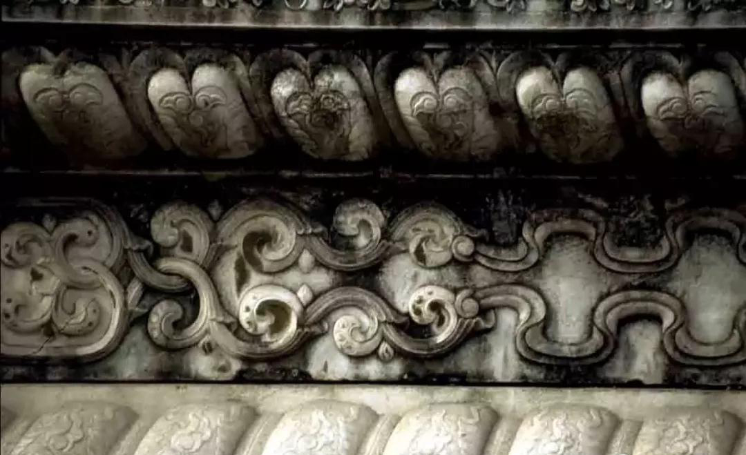 古老的石雕裝飾-皇家雕塑，歷史見證石頭上的滄桑和溫度