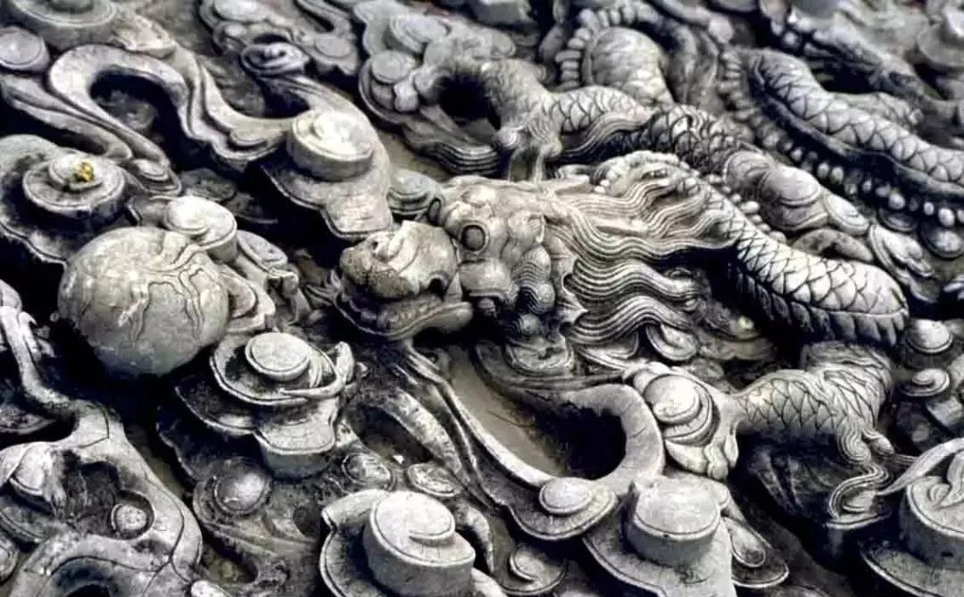 古老的石雕裝飾-皇家雕塑，歷史見證石頭上的滄桑和溫度