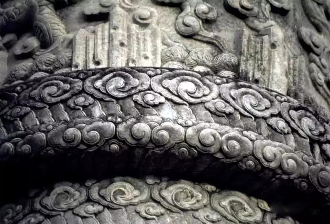 古老的石雕裝飾-皇家雕塑，歷史見證石頭上的滄桑和溫度