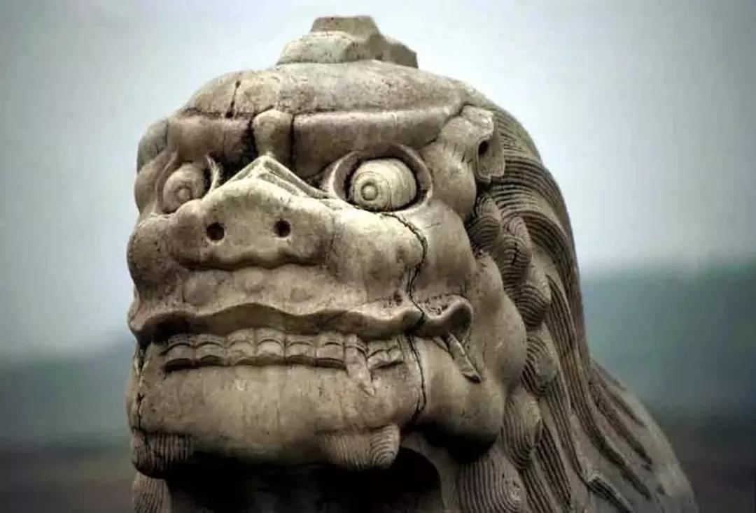 古老的石雕裝飾-皇家雕塑，歷史見證石頭上的滄桑和溫度