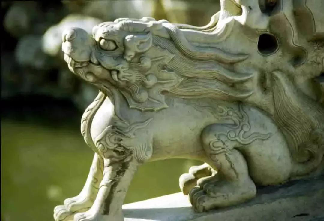 古老的石雕裝飾-皇家雕塑，歷史見證石頭上的滄桑和溫度