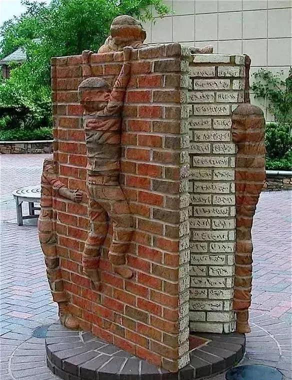 街頭雕刻藝術(shù)除了石材還有這么多原來