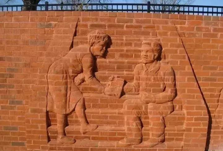 街頭雕刻藝術(shù)除了石材還有這么多原來