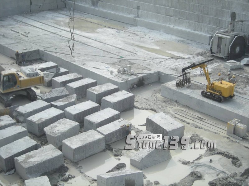 石材礦山開采現場