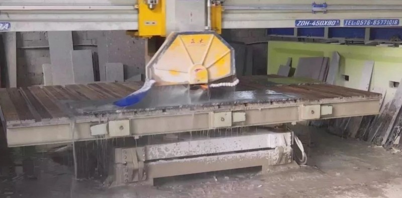 浙江溫州泰順縣十三家石材廠違建生產經營，被采取強硬措施處置