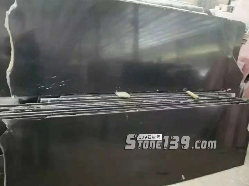 四川雅安天虹石材廠主營雅蒙黑、滎經(jīng)紅（中國紅）、紫檀木紋、漢白玉
