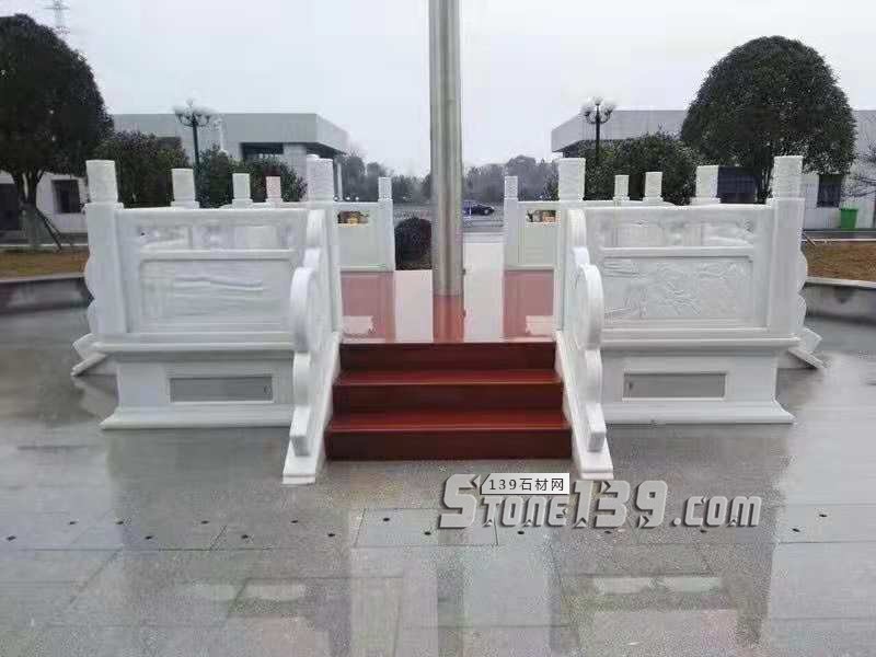 四川雅安天虹石材廠主營雅蒙黑、滎經(jīng)紅（中國紅）、紫檀木紋、漢白玉