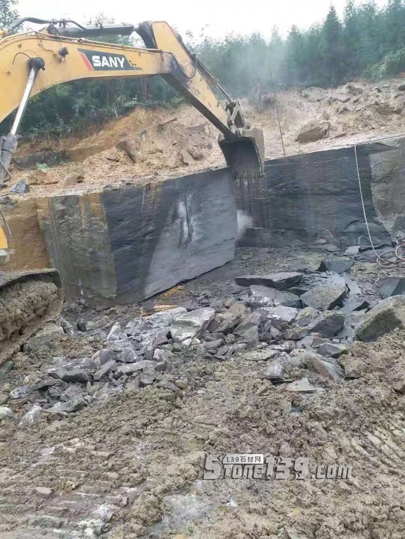 四川雅安天虹石材廠主營雅蒙黑、滎經(jīng)紅（中國紅）、紫檀木紋、漢白玉