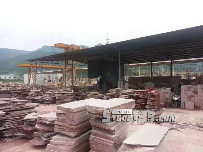 四川雅安天虹石材廠主營雅蒙黑、滎經(jīng)紅（中國紅）、紫檀木紋、漢白玉