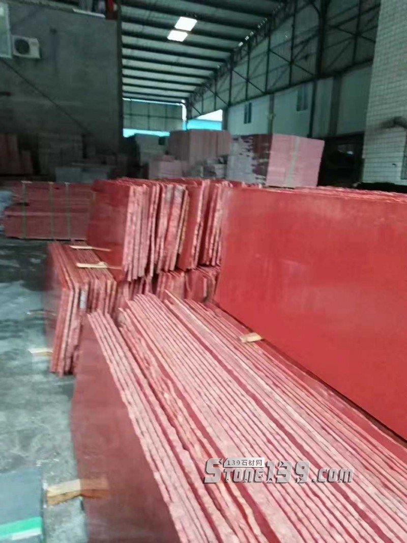 四川雅安天虹石材廠主營雅蒙黑、滎經(jīng)紅（中國紅）、紫檀木紋、漢白玉