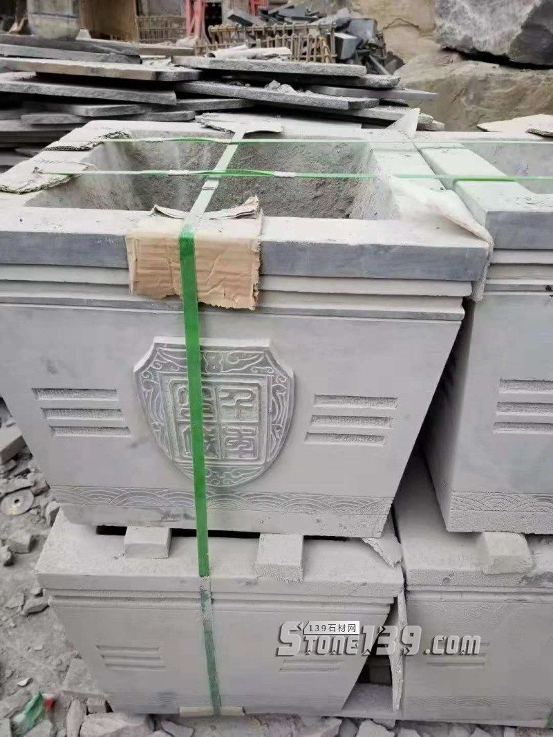 四川雅安天虹石材廠主營雅蒙黑、滎經(jīng)紅（中國紅）、紫檀木紋、漢白玉