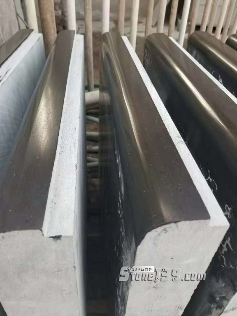 四川雅安天虹石材廠主營雅蒙黑、滎經(jīng)紅（中國紅）、紫檀木紋、漢白玉