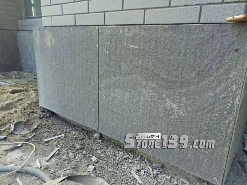 四川雅安天虹石材廠主營雅蒙黑、滎經(jīng)紅（中國紅）、紫檀木紋、漢白玉