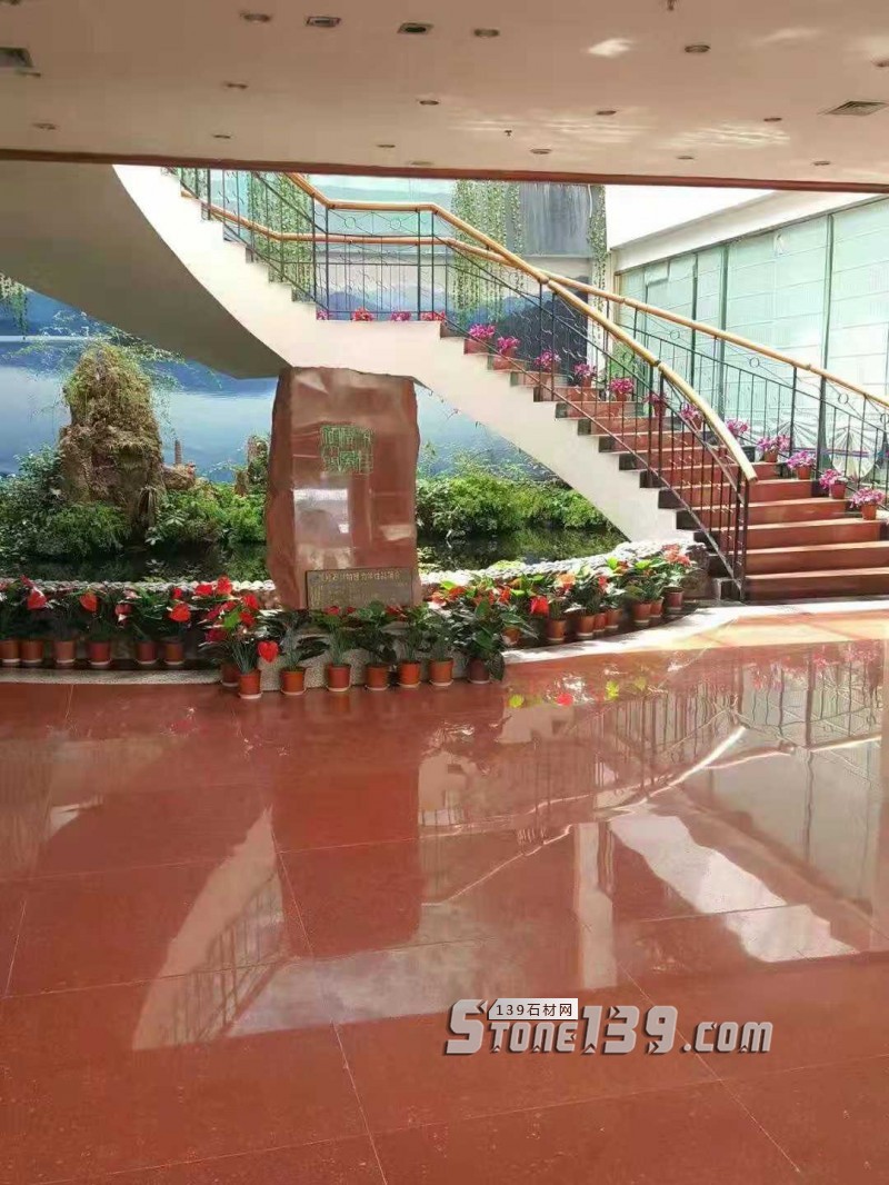 四川雅安天虹石材廠主營雅蒙黑、滎經(jīng)紅（中國紅）、紫檀木紋、漢白玉