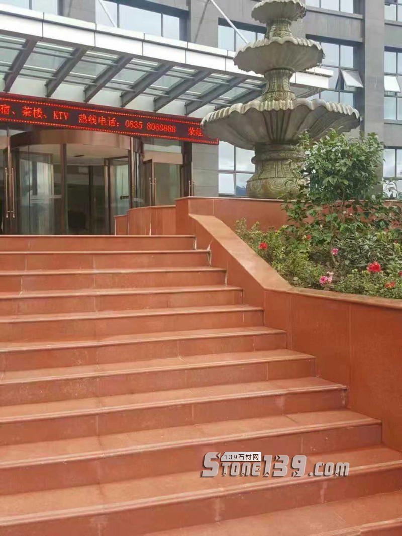 四川雅安天虹石材廠主營雅蒙黑、滎經(jīng)紅（中國紅）、紫檀木紋、漢白玉