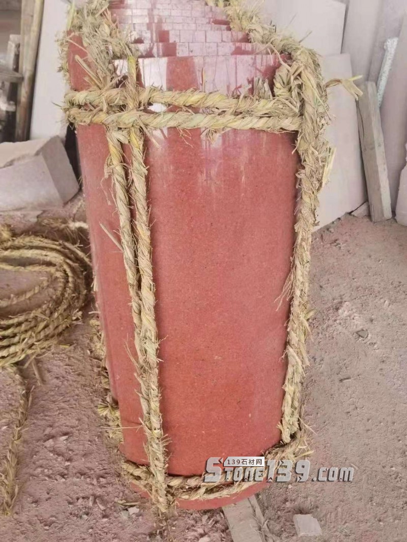 四川雅安天虹石材廠主營雅蒙黑、滎經(jīng)紅（中國紅）、紫檀木紋、漢白玉