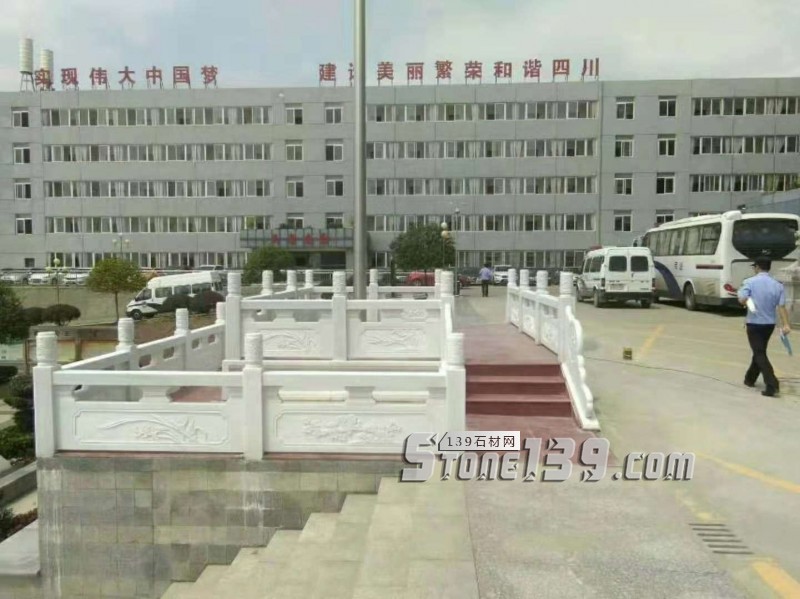 四川雅安天虹石材廠主營雅蒙黑、滎經(jīng)紅（中國紅）、紫檀木紋、漢白玉