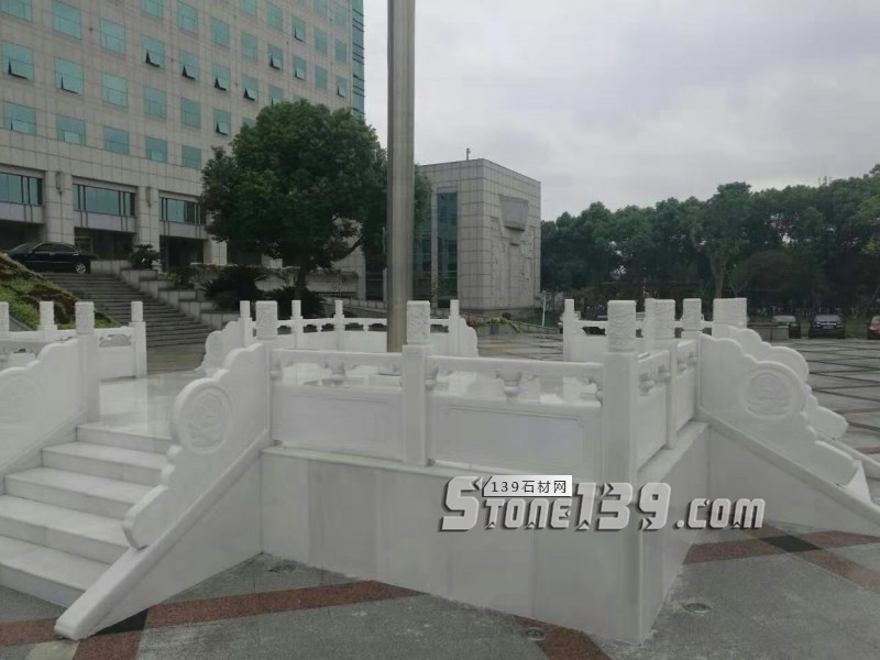 四川雅安天虹石材廠主營雅蒙黑、滎經(jīng)紅（中國紅）、紫檀木紋、漢白玉