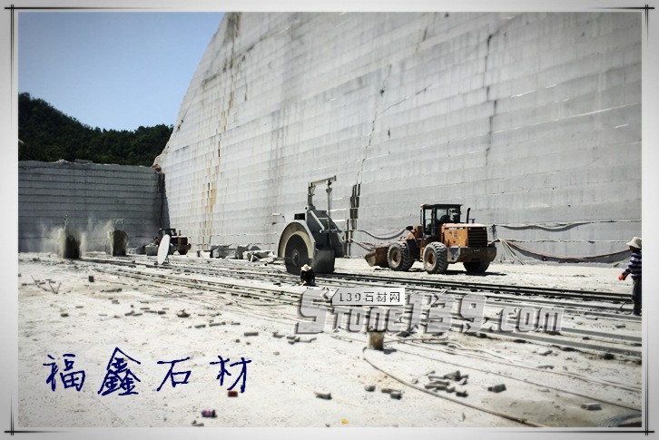 【福鑫石材】主營(yíng)河南南陽(yáng)內(nèi)鄉(xiāng)縣產(chǎn)的梨花白、梨花紅花崗巖