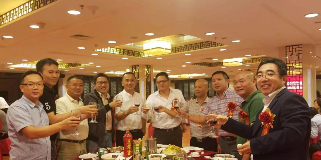 福建惠安縣石雕石材協(xié)會換屆大會現(xiàn)場