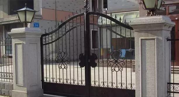 洋房別墅門柱裝飾應(yīng)用合集欣賞【多圖】 洋房別墅石材庭院門柱