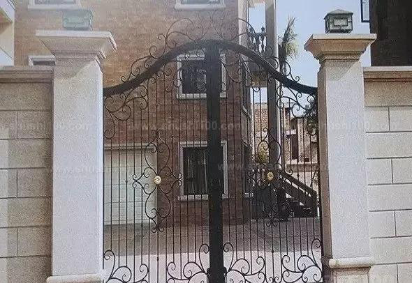 洋房別墅門柱裝飾應(yīng)用合集欣賞【多圖】 洋房別墅石材庭院門柱