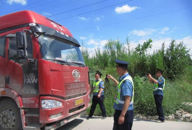 河南泌陽縣鐵腕出擊!將嚴(yán)厲打擊非法采沙 全面取締荒山(坡)非法砂場