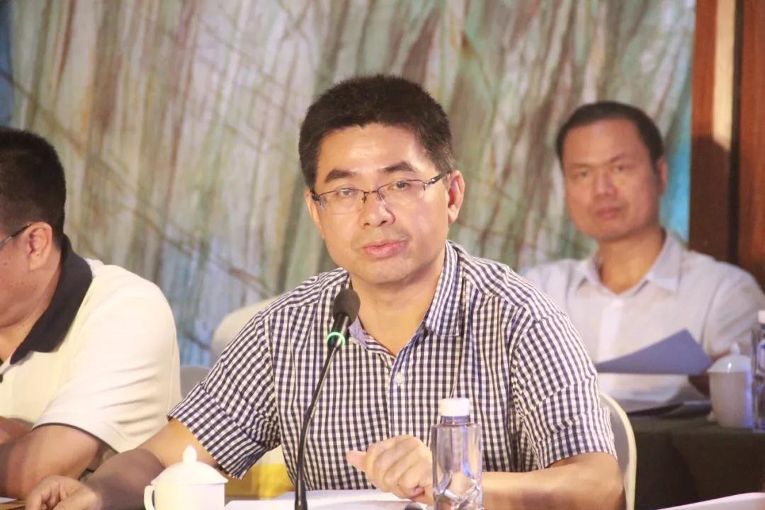 泉州市工商聯(lián)(總商會(huì))召開(kāi)十四屆六次主席(會(huì)長(zhǎng))擴(kuò)大會(huì)議 泉州市工商聯(lián)(總商會(huì))召開(kāi)十四屆六次主席(會(huì)長(zhǎng))擴(kuò)大會(huì)議在海西石材城召開(kāi)