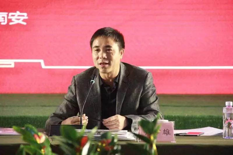 泉州市工商聯(lián)(總商會(huì))召開(kāi)十四屆六次主席(會(huì)長(zhǎng))擴(kuò)大會(huì)議 泉州市工商聯(lián)(總商會(huì))召開(kāi)十四屆六次主席(會(huì)長(zhǎng))擴(kuò)大會(huì)議在海西石材城召開(kāi)