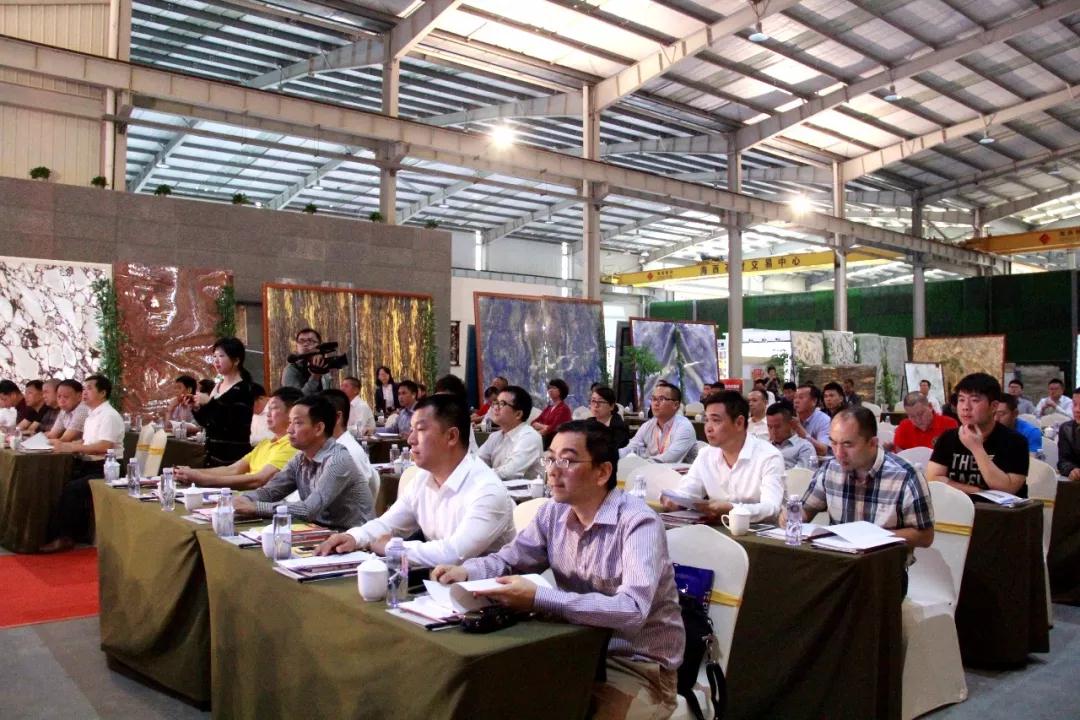 泉州市工商聯(lián)(總商會(huì))召開(kāi)十四屆六次主席(會(huì)長(zhǎng))擴(kuò)大會(huì)議 泉州市工商聯(lián)(總商會(huì))召開(kāi)十四屆六次主席(會(huì)長(zhǎng))擴(kuò)大會(huì)議在海西石材城召開(kāi)